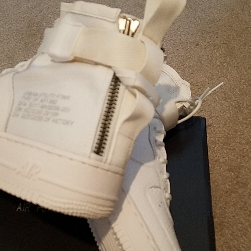 Nike Men's Air Force 1 Basketball Shoes - Picture 10 of 10